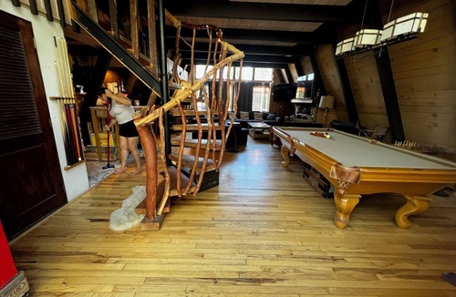 Big Bear City Ski Chalet | Charming 4-bedroom chalet with WiFi, AC in lovely Big Bear