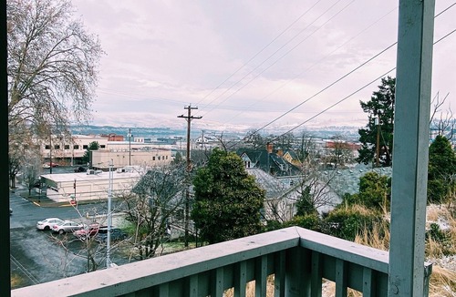 The Dalles Apartment | Charming Apt in Dwntwn The Dalles w/Epic Views!