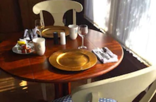 Lodi Bed & Breakfast | Charming B&B in the heart of Lodi, CA (Bordeaux Suite)