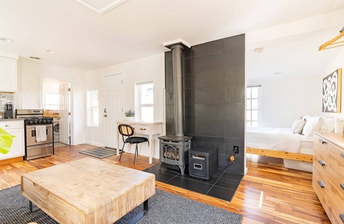 West Woodland Cottage | Charming Ballard Cottage Retreat with Cozy Fireplace