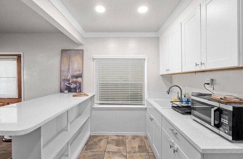 Hermosa Beach Apartment | Charming Beachside Apt with Laundry, Steps to Shore!