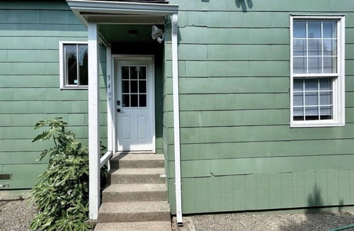 Renton House | Charming & Bright Gem: Awesome Location/AC/Laundry