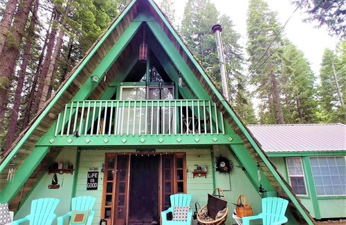 Peninsula Village Ski Chalet | Charming Cabin - Lake Almanor Peninsula - 2 blocks from the Lake!