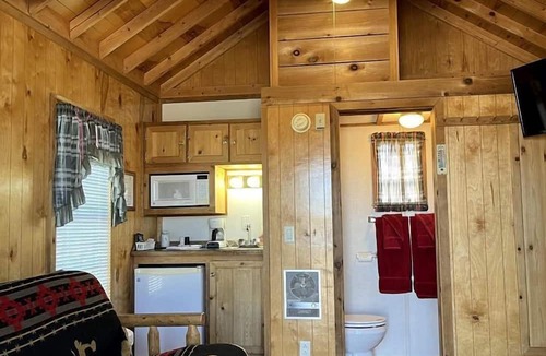 Meadview Cabin | Charming Cabin with Private Bath and Wi-Fi near Lake Mead National Recreation Area, Arizona