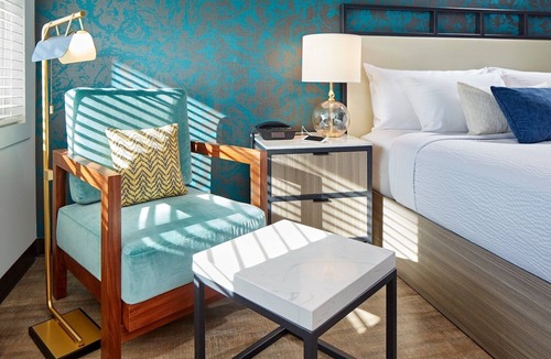 Beach Barber Tract Hotel | Charming Coastal Suite in Prime La Jolla Location | Free Parking