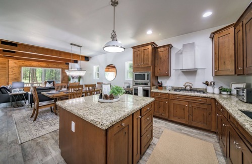 Munds Park Cottage | Charming Cottage-Backs the Nat.Forest with Spa, AC/Heat, Fire Pit and Game Room!