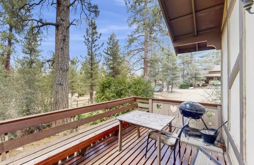 Woodlands House | Charming Cottage in Big Bear: 9 Mi to Bear Mtn