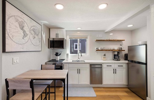 Central Oregon House | Charming Cozy Casita in Eugene, perfect for couples, pets welcomed!