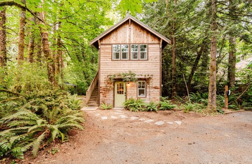 South Colby Cottage | Charming Creekside Studio Near Ferries to Seattle