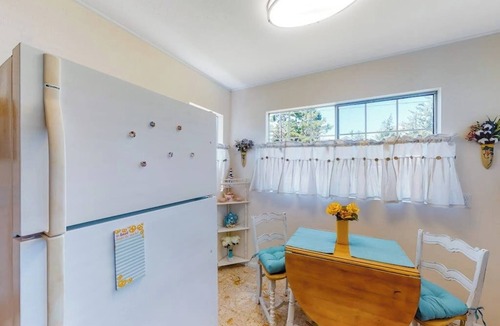 Waldport House | Charming, dog-friendly house with Wifi & W&D - near the river