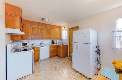 Waldport House | Charming, dog-friendly house with Wifi & W&D - near the river