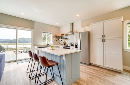 Florence House | Charming Florence Home w/Fire Pit & River Views!