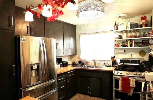 Alamitos Beach Condo | Charming Furnished Condo close to the Beach