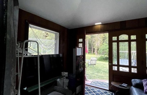 Leland House | Charming Garden Cottage with 155-Acre Forest Retreat Near Wolf Creek, Oregon
