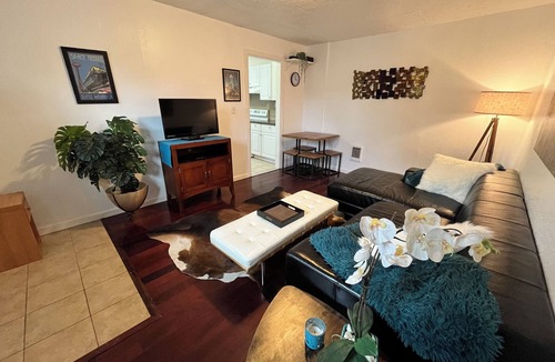 Vancouver House | Charming guesthouse minutes from downtown Vancouver -pet friendly