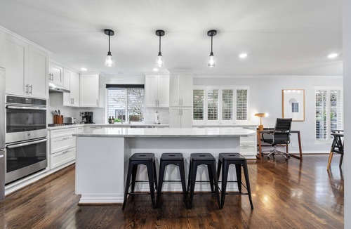 Crossroads House | Charming Home in Bellevue – Near Downtown!