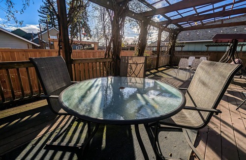Orenco House | Charming home in heart of Orenco, perfect for groups!