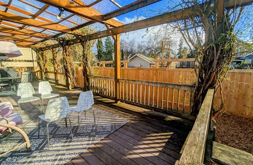 Orenco House | Charming home in heart of Orenco, perfect for groups!