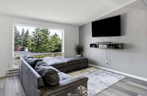 Gig Harbor House | Charming house near downtown Gig Harbor waterfront