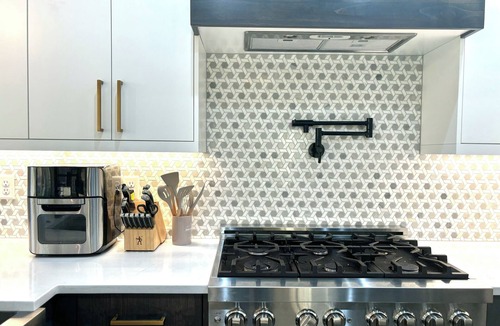 Dallas House | Charming house with Hot Tub and Steamer Shower in delightful Dallas
