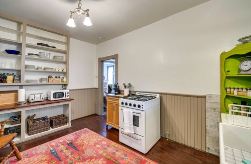 La Conner House | Charming La Conner Vacation Home w/Fireplace!