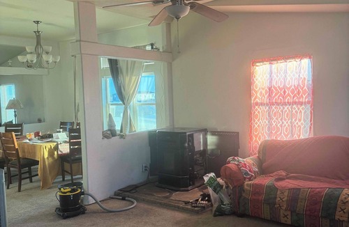 Crystal Bed & Breakfast | Charming oasis!This peaceful clean retreat is on your way to Death Valley.