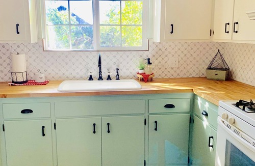 Chico Apartment | Charming Orchard Cottage…Pet Friendly!