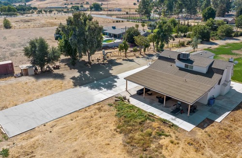 Exeter House | Charming Private 3-bedroom farmhouse to Sequoias National Park
