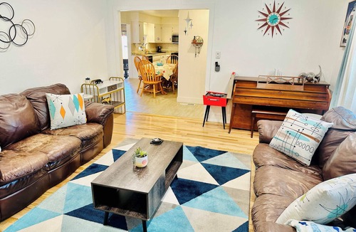 Sparks House | Charming Retreat/Sleeps 11