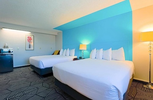 Seaside Hotel | Charming Room Near Seaside Aquarium & Broadway Park
