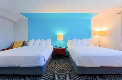 Seaside Hotel | Charming Room Near Seaside Aquarium & Broadway Park