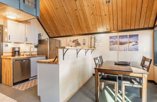 Mammoth Lakes Ski Chalet | Charming Ski in/Ski Out Steps to the Main Lodge - Chalet #18