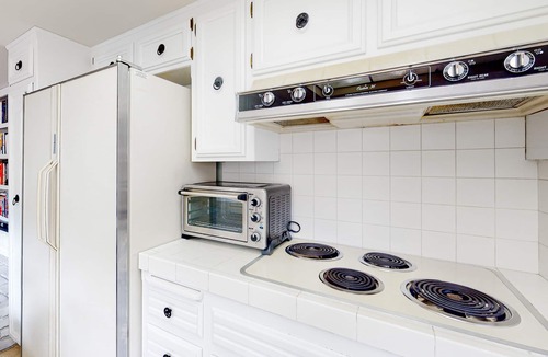 Hidden Valley House | Charming stay with beautiful views, enclosed yard, fireplace, and private W/D