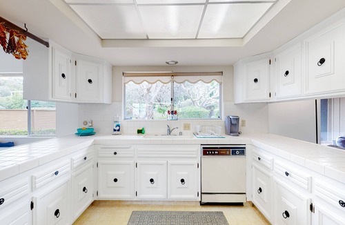 Hidden Valley House | Charming stay with beautiful views, enclosed yard, fireplace, and private W/D