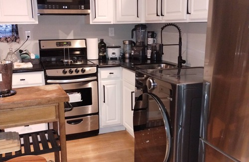Des Moines Apartment | Charming studio in Des Moines perfect for a relaxing getaway