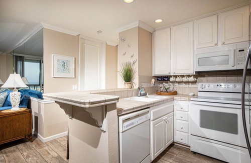 Townsite Condo | Charming West-Facing Single-Level Home with Expansive Ocean Views!
