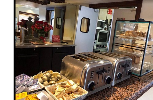 Newark Apartment | Chase Suite Hotel Newark–Fremont — Just 18 Minutes from Levi’s Stadium