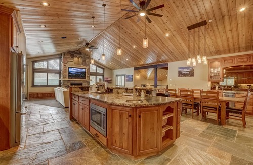 Tahoe Paradise House | Chateau de Navahoe - Rooftop hot tub, luxury, and style!