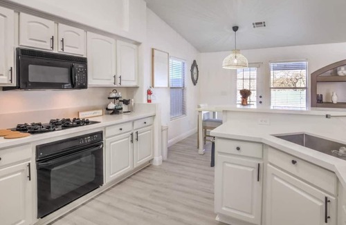 Mission Hills House | Chateau Sunset Vegas | Pool, Jacuzzi, Billiards