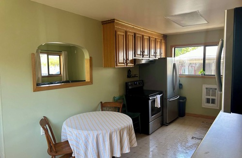 North End House | Cheerful Proctor Home in the Heart of the 253