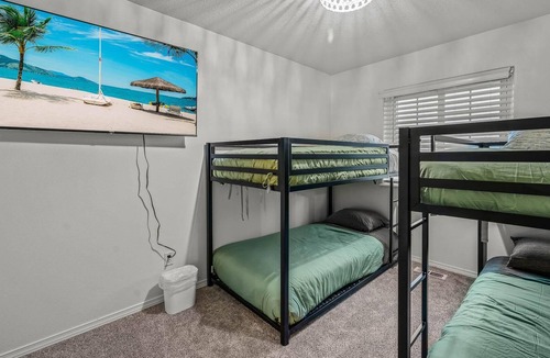 Troutdale House | Cheerful remodeled home near I-84