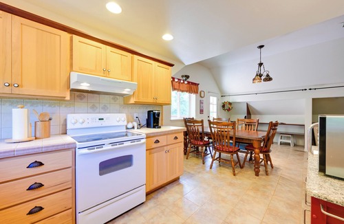 Curtis Apartment | Chehalis Retreat w/Scenic Views!