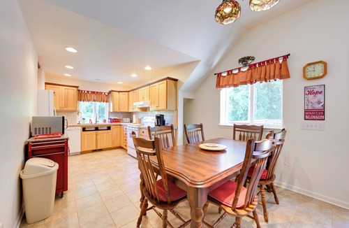 Curtis Apartment | Chehalis Retreat w/Scenic Views!
