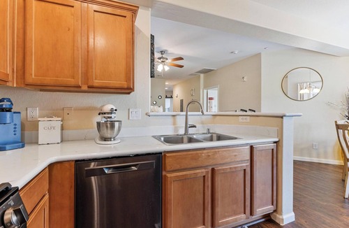 North Las Vegas Condo | Chic 2-bedroom condo w/nice office, pool and WiFi in fantastic North Las Vegas