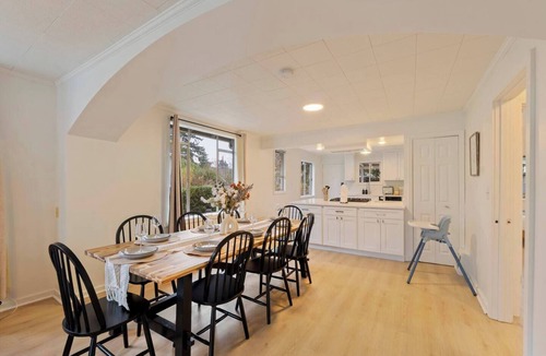 West Woodland House | Chic 4BR House | Prime Ballard/Seattle Location