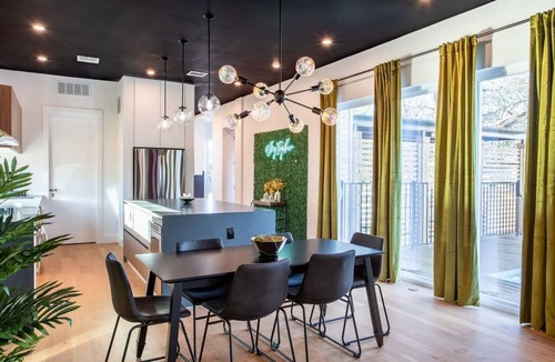 Galindo House | Chic 4BR Pool House - Steps to South 1st Street