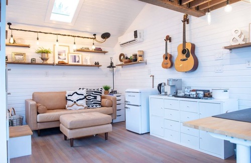 Wilsonville House | Chic Farmhouse & Glamp Spot