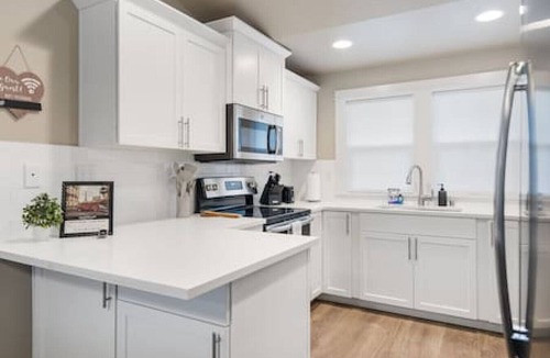 South Richland House | Chic Retreat in Prime Location