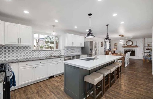 Orem House | Chic Retreat: Your Dream Getaway Awaits - Pets Too