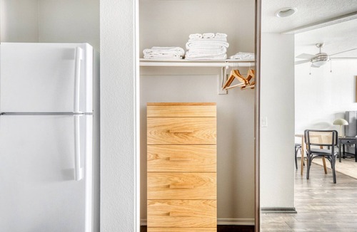 Studio City Apartment | Chic Studio City Studio w/Gym, Pool & W/D, near TJ & WF, by Blueground